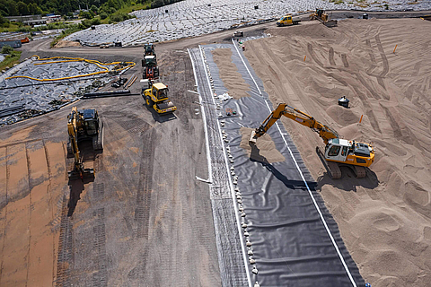 Nabento at the Alt Duvenstedt landfill site Nabento clay liner at the Alt Duvenstedt landfill site