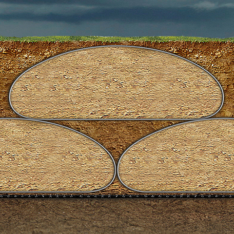 Dike with erosion resistant core made of geotextile containers