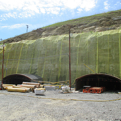 Schutz und Sicherheit im Bergbau aus externer Sicht HUESKER Minegrid® geogrid: protection and safety in mining seen from the outside