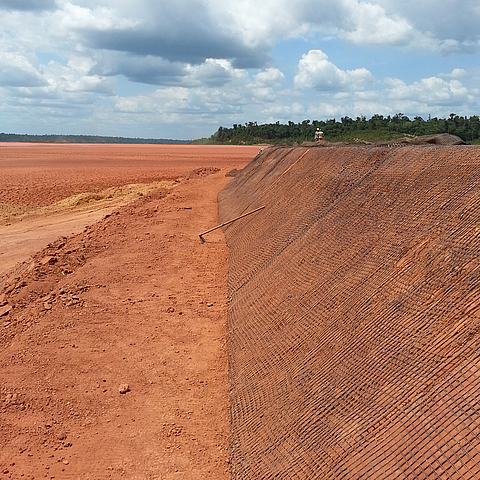 Sustainable dam expansion Sustainable dam expansion: Efficient use of treatment residues and space