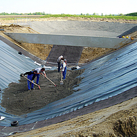 Rainwater retention basin waterproofing technology: protection from drying out and flooding