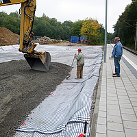 Excavator lays ballast over Basetrac® Duo-C