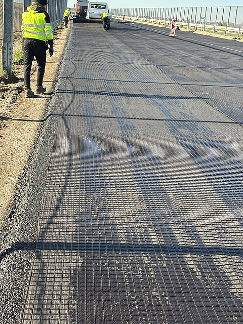 Verlegung von Ha Telit durch Mensch und Maschine