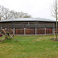 Tension version as wind and weather protection on the horse walker