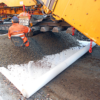  Rail is raised for Basetrac® Duo geocomposite and ballast installation