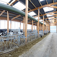 Calf health pen with ventilation tubes, curtains and textile gates
