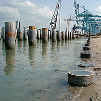 Harbour basin suitable for geotextile bottom protection