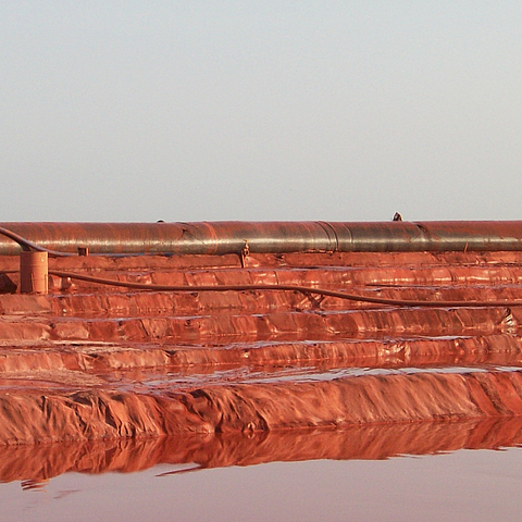 Dam constructions for sludge ponds with geomembranes Sustainable dam construction with SoilTain® drainage technology and reinforcement solutions