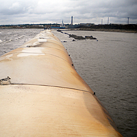 Dam made of pure geosynthetics