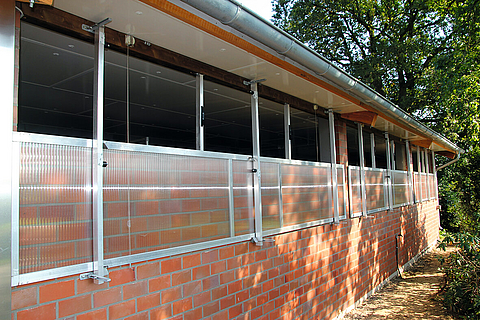 Lifting window as ventilation system at the indoor riding arena