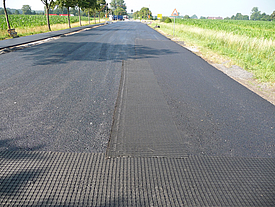 Complete road rehabilitation using HaTelit BL reinforcement mesh.